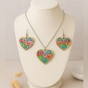 NEW Wooden Floral Necklace & Earrings Set